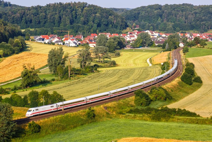 Pociąg kolei dużych prędkości w Niemczech. Fot. Markus Mainka/AdobeStock